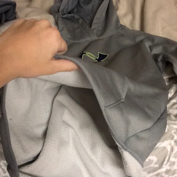 Under amor woman’s hoodie - Picture 2 of 3